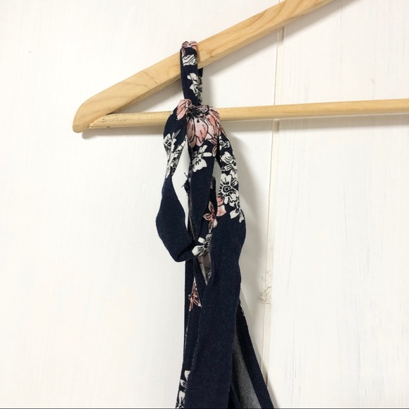Cupcakes and Cashmere Navy and Floral Jumpsuit - Picture 4 of 9